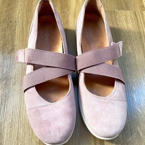 Size 8 Vionic Mary Jane Slip-On Sneakers